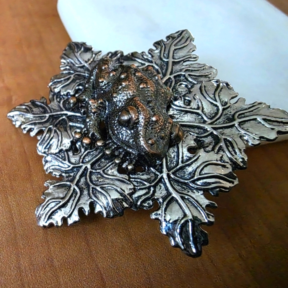 Sylvia Dahl Toad Frog Leaves Accessory Clip